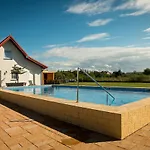 Nyaraló Aqua Fun Z Basenem *