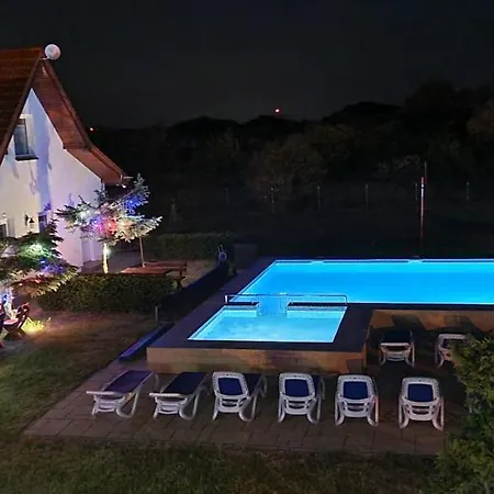 Aqua Fun Z Basenem Ferienhaus